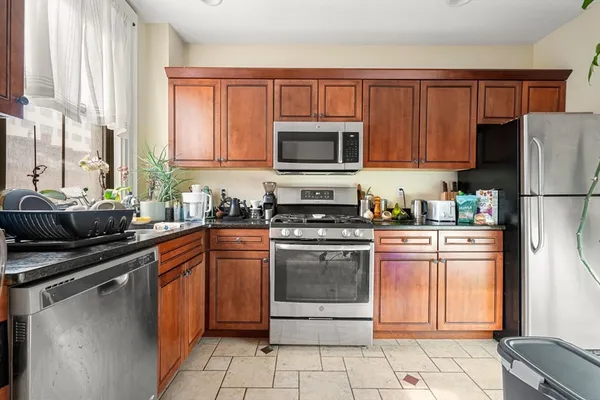 $3,250 | 104 East Brookline Street, Unit 2, Boston, MA 02118