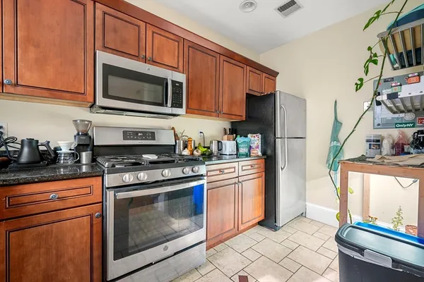 $3,250 | 104 East Brookline Street, Unit 2, Boston, MA 02118