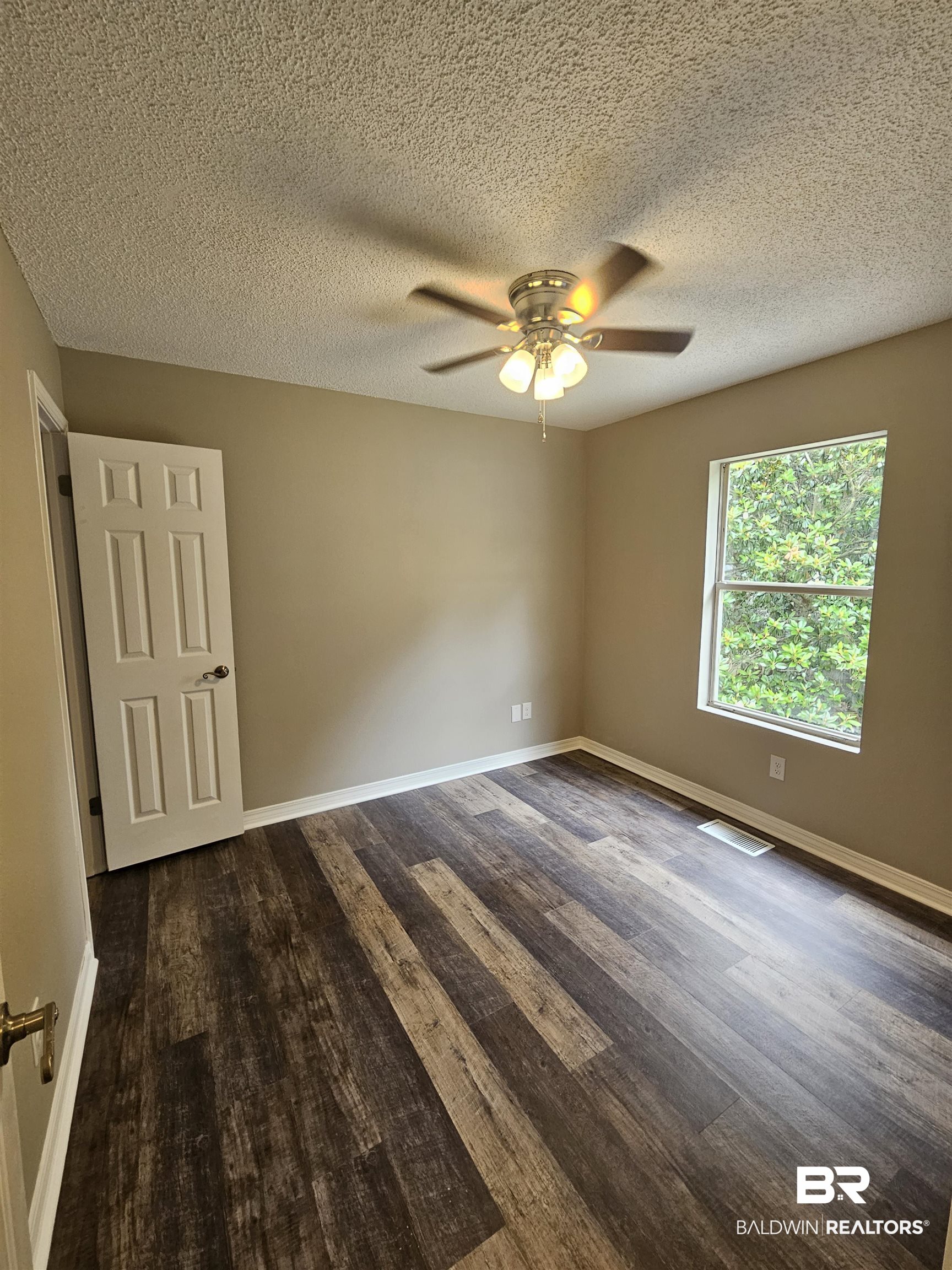 343 Ridgewood Drive Daphne, AL 36526 - Photo 20 of 26 Empty room
