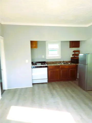 $1,350 | 918 Maine, Long Beach, CA 90813