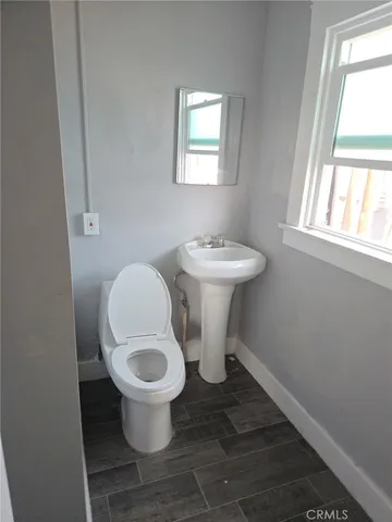 $1,350 | 918 Maine, Long Beach, CA 90813