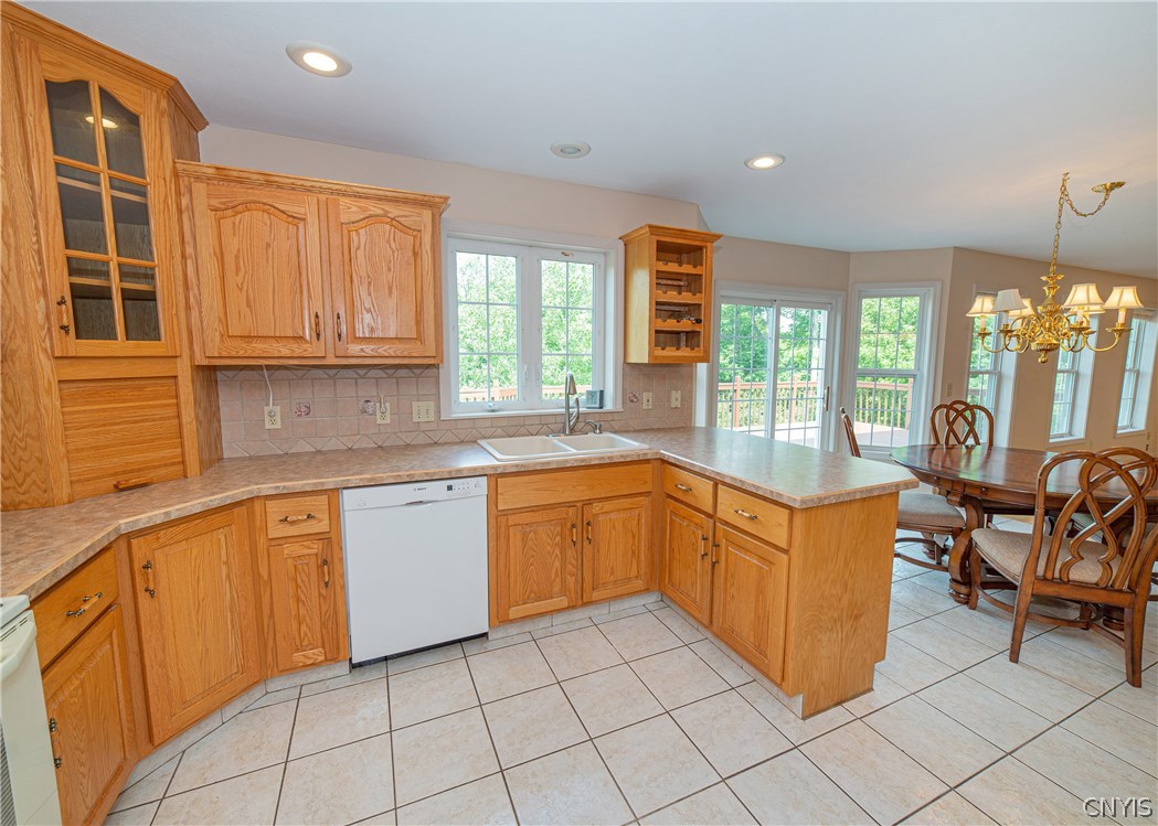 123 Peridot Drive Camillus, NY 13219 - Photo 12 of 36