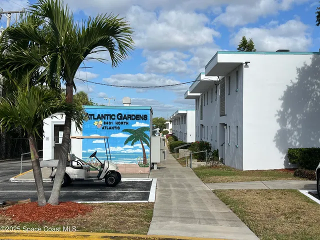 a view of outdoor space yard and porch