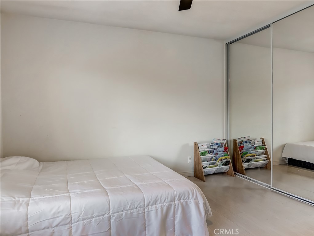 98 Greenfield, Unit 95 Irvine, CA 92614 - Photo 29 of 48 a bedroom with a bed and a chair