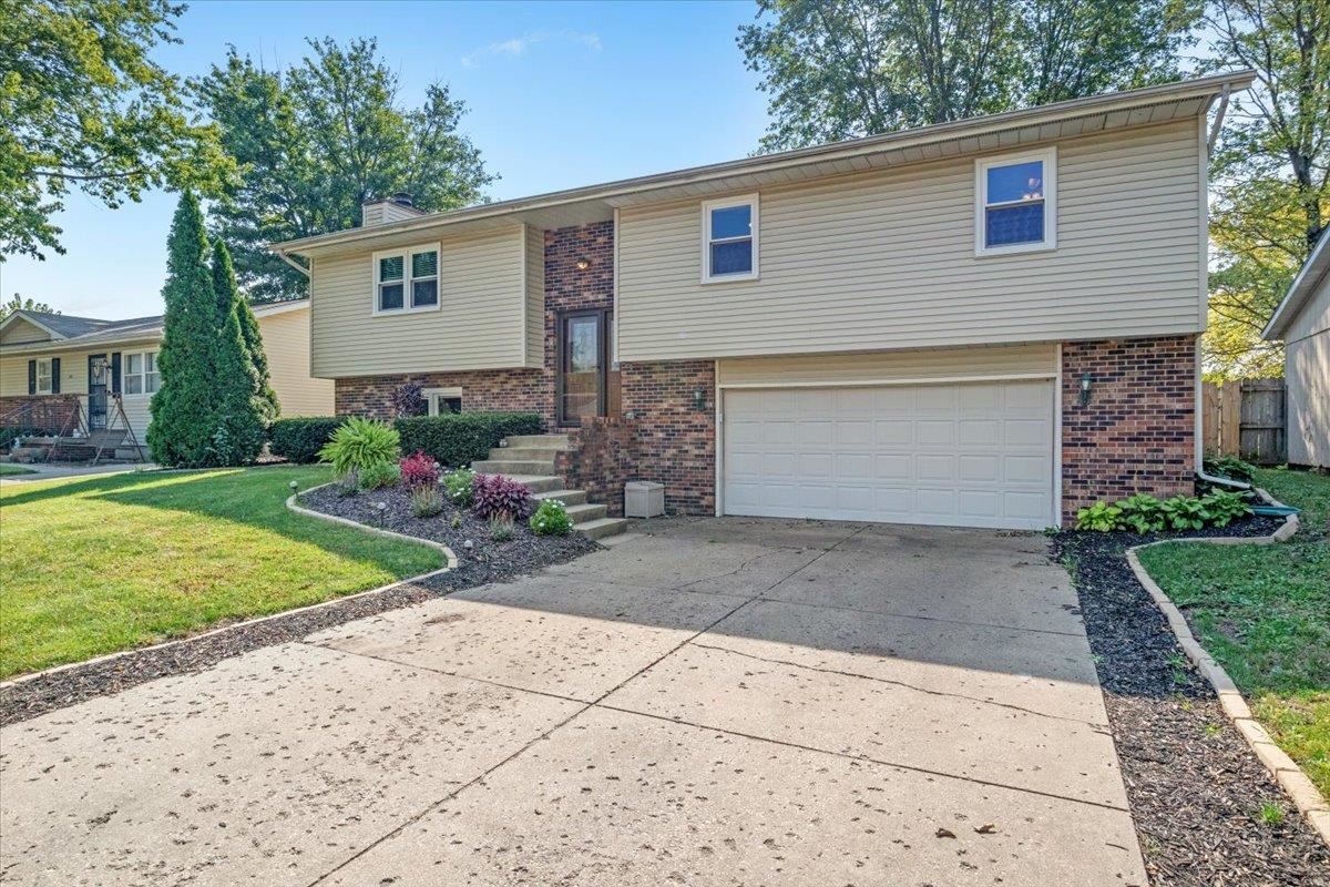 2908 East Griffiths Avenue Springfield, IL 62702 - Photo 3 of 36