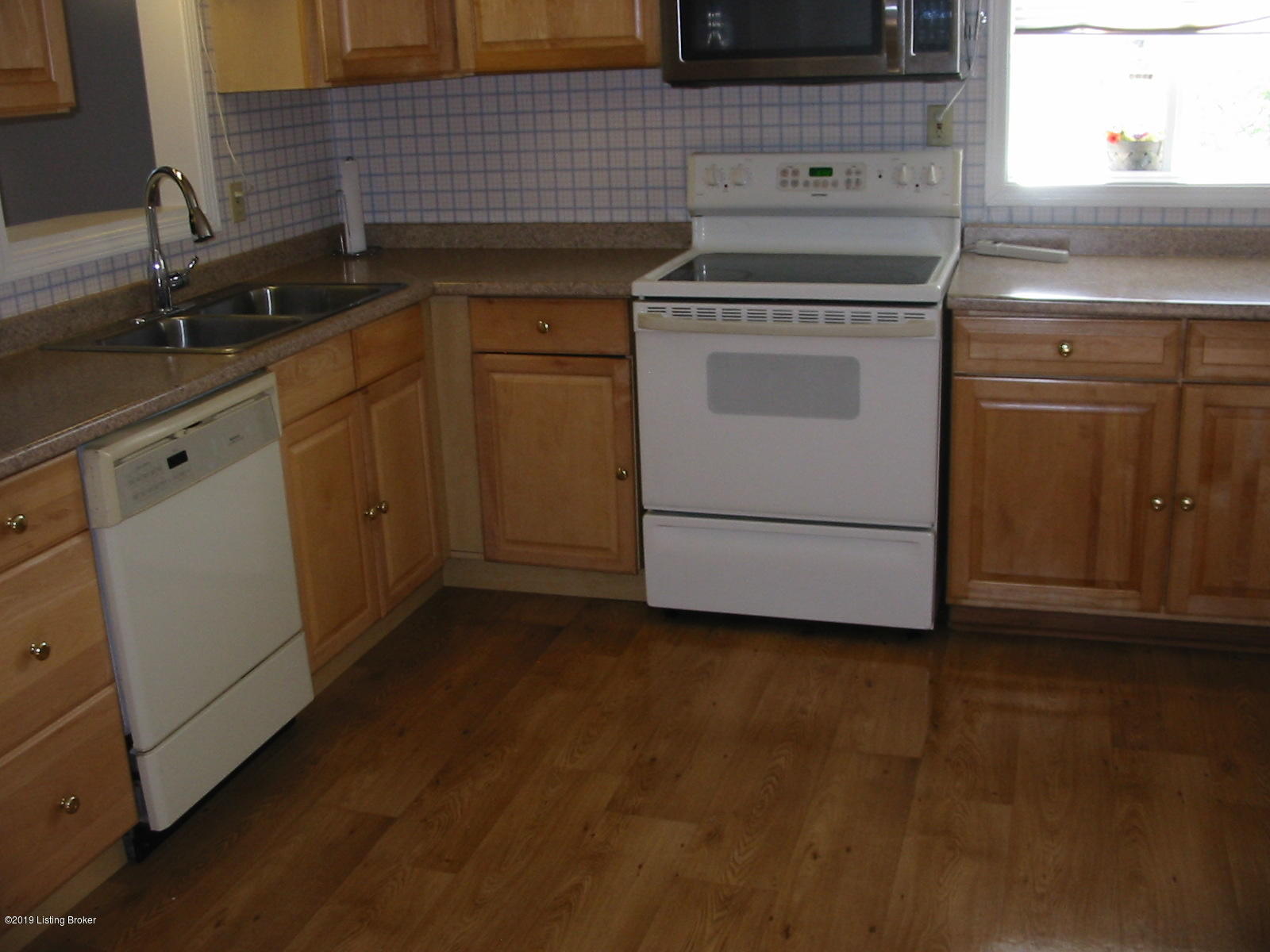 4621 Dover Road Louisville, KY 40216 - Photo 10 of 16 IMG_2881