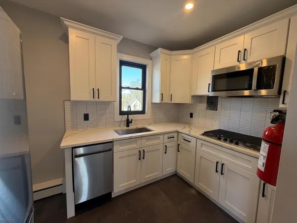 $2,000 | 19 Abbotsford Avenue, Unit 3, Newark, NJ 07106