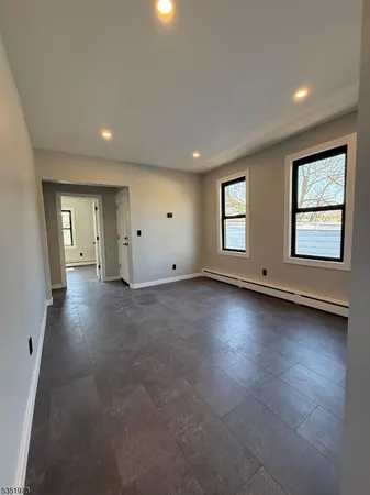 $2,000 | 19 Abbotsford Avenue, Unit 3, Newark, NJ 07106