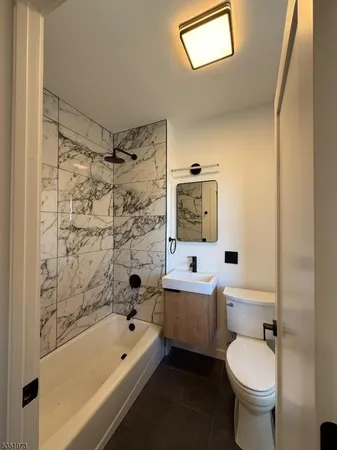 $2,000 | 19 Abbotsford Avenue, Unit 3, Newark, NJ 07106