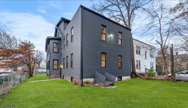 $2,000 | 19 Abbotsford Avenue, Unit 3, Newark, NJ 07106