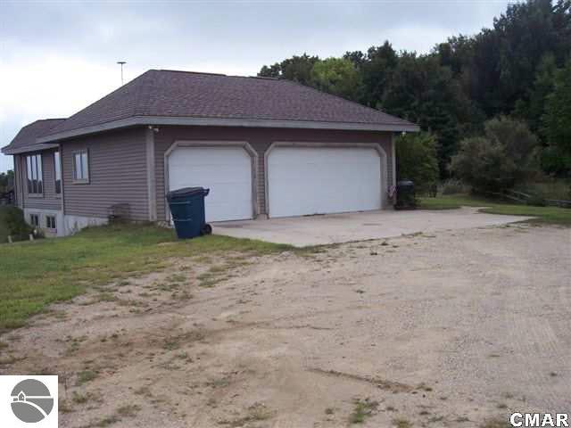 2323 6 Mile Road Blanchard, MI 49310 - Photo 13 of 17 1774010-12.JPG