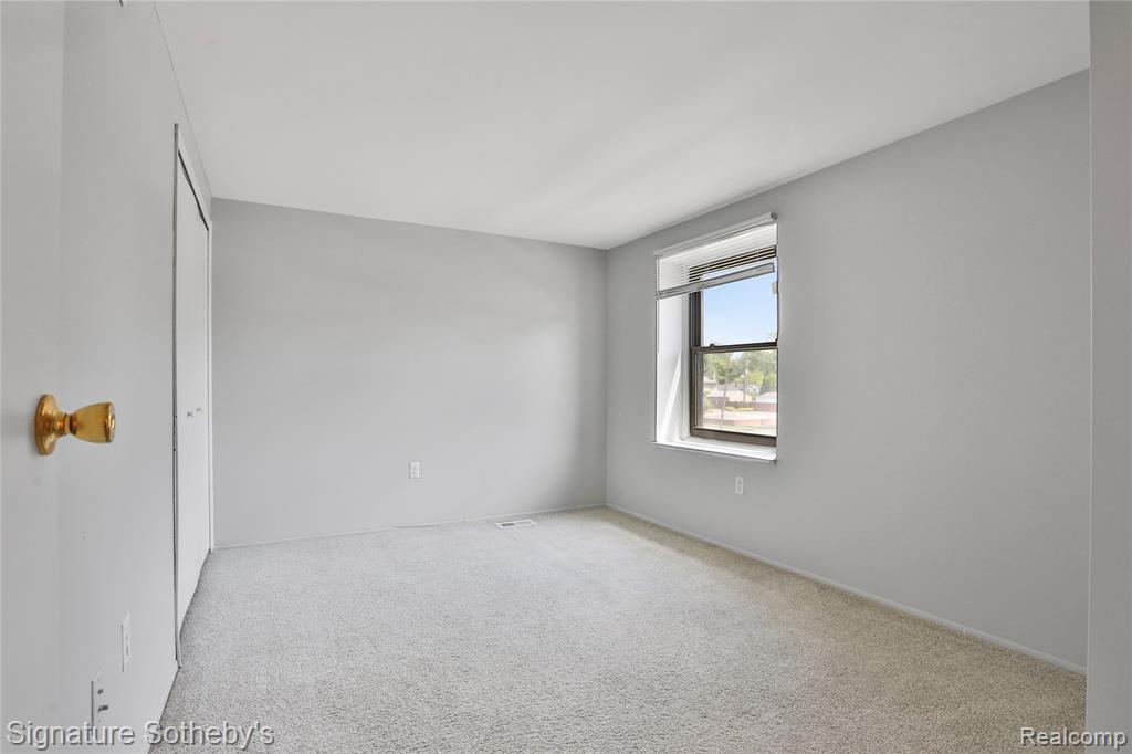 5025 Crooks Road, Unit 42 Royal Oak, MI 48073 - Photo 9 of 19
