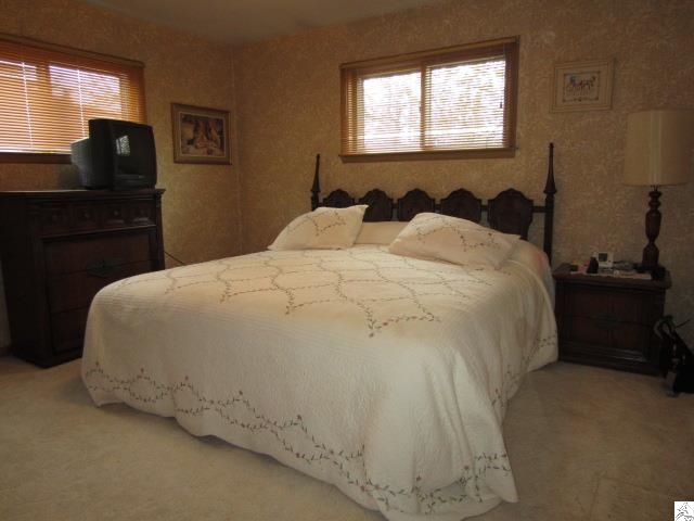 4302 Oneida Street Duluth, MN 55804 - Photo 8 of 12 Master Bedroom