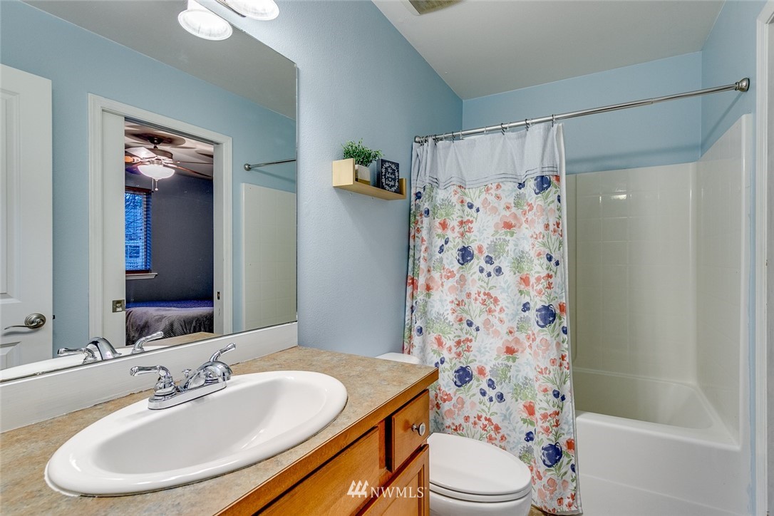517 Radey Street, Unit F Port Orchard, WA 98366 - Photo 5 of 23 Gallery Image 5