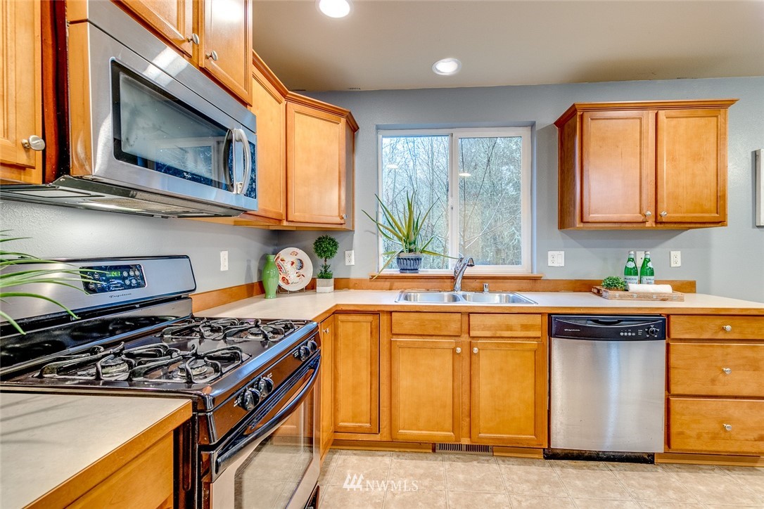 517 Radey Street, Unit F Port Orchard, WA 98366 - Photo 8 of 23 Gallery Image 8