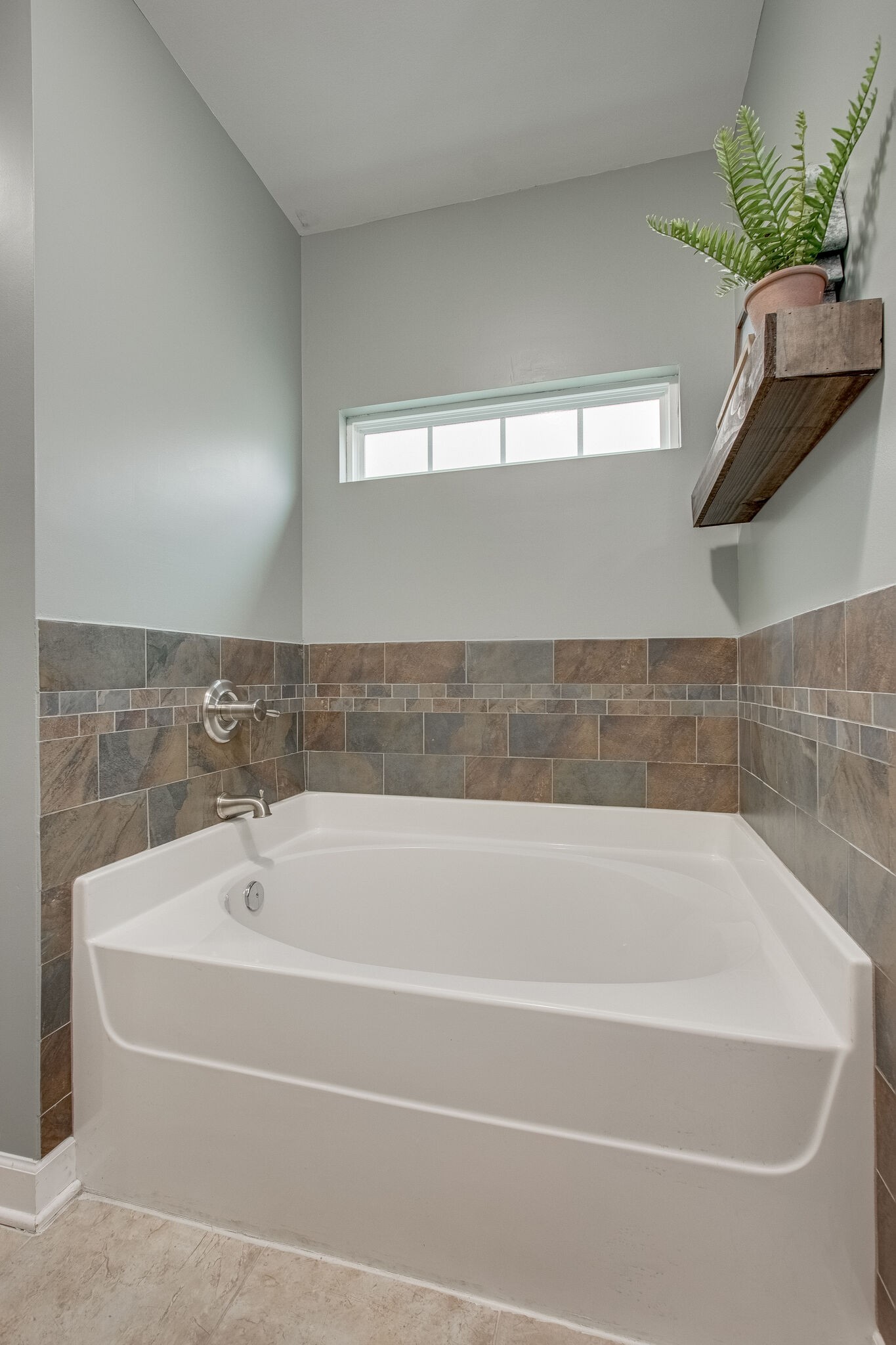 1094 Golf View Way Spring Hill, TN 37174 - Photo 19 of 26 a bathroom with a bathtub