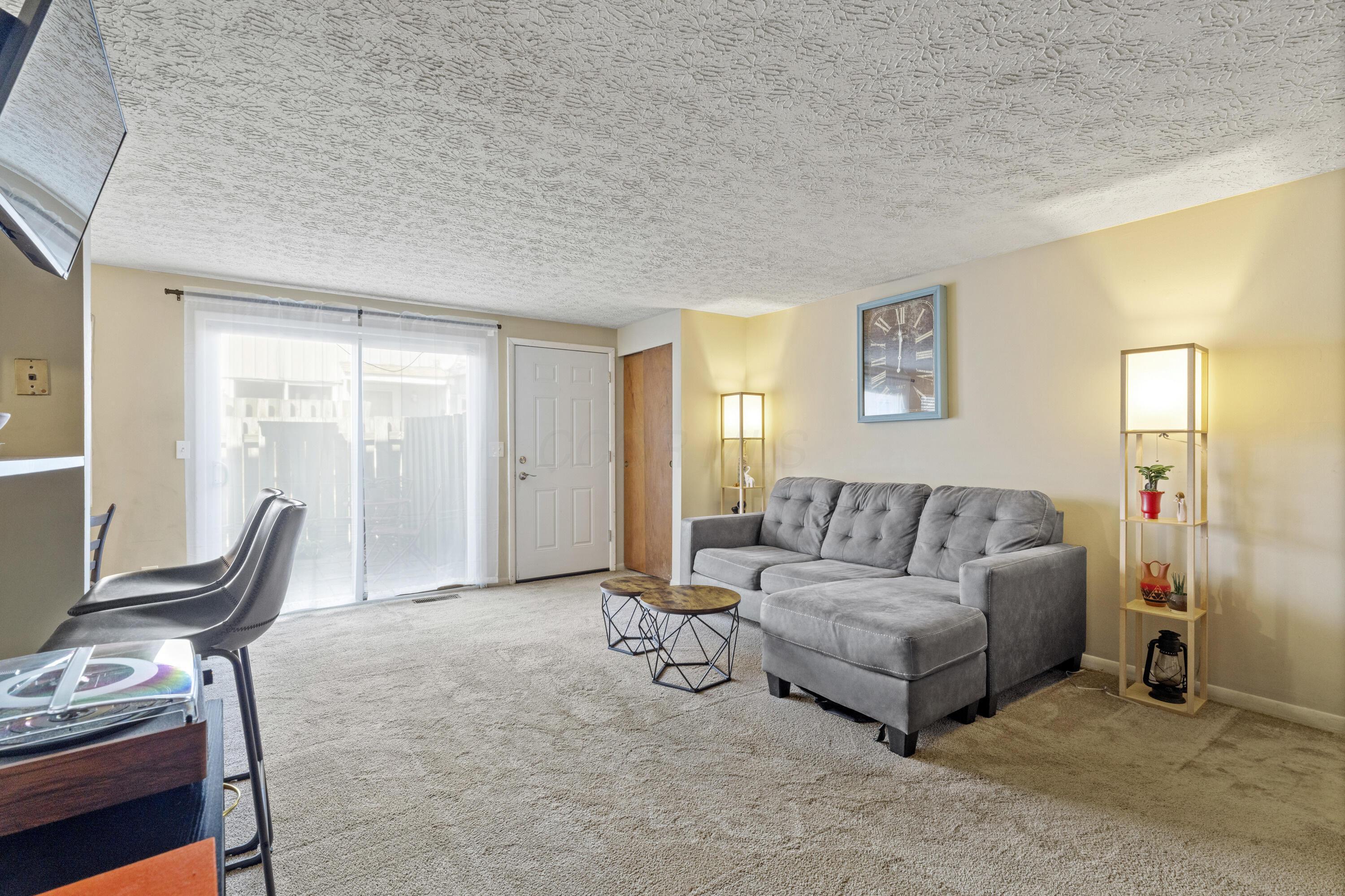 656 Cherry Ridge Road, Unit B Columbus, OH 43228 - Photo 4 of 25 dsc05011