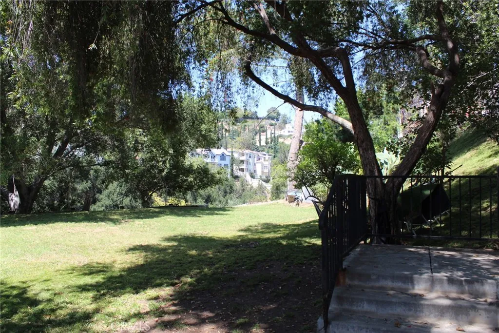 0 Woodcliffe Road Pasadena, CA 91105 - Photo 10 of 18 a view of outdoor space with garden