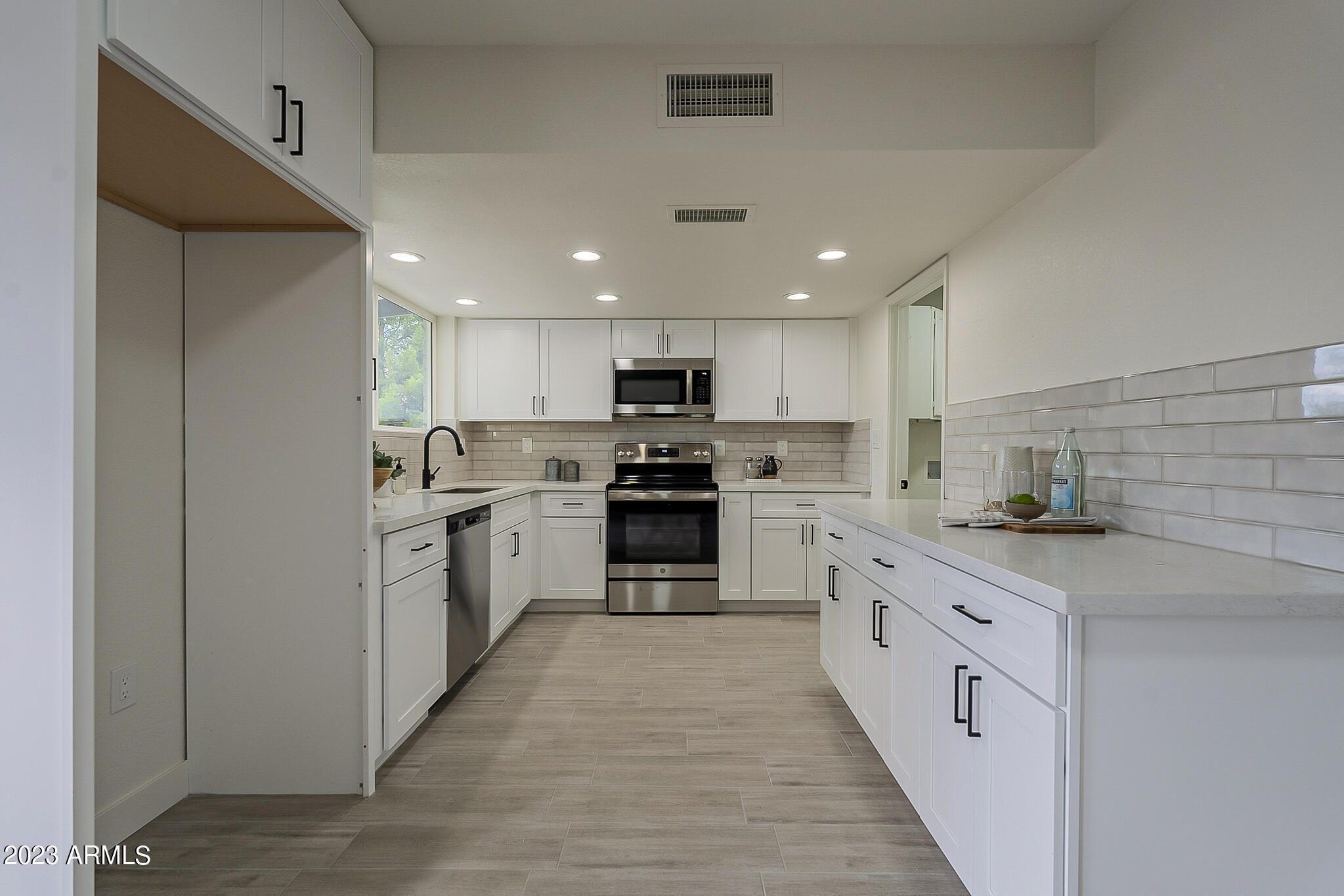 308 East Silver Creek Road Gilbert, AZ 85296 - Photo 20 of 46 Kitchen