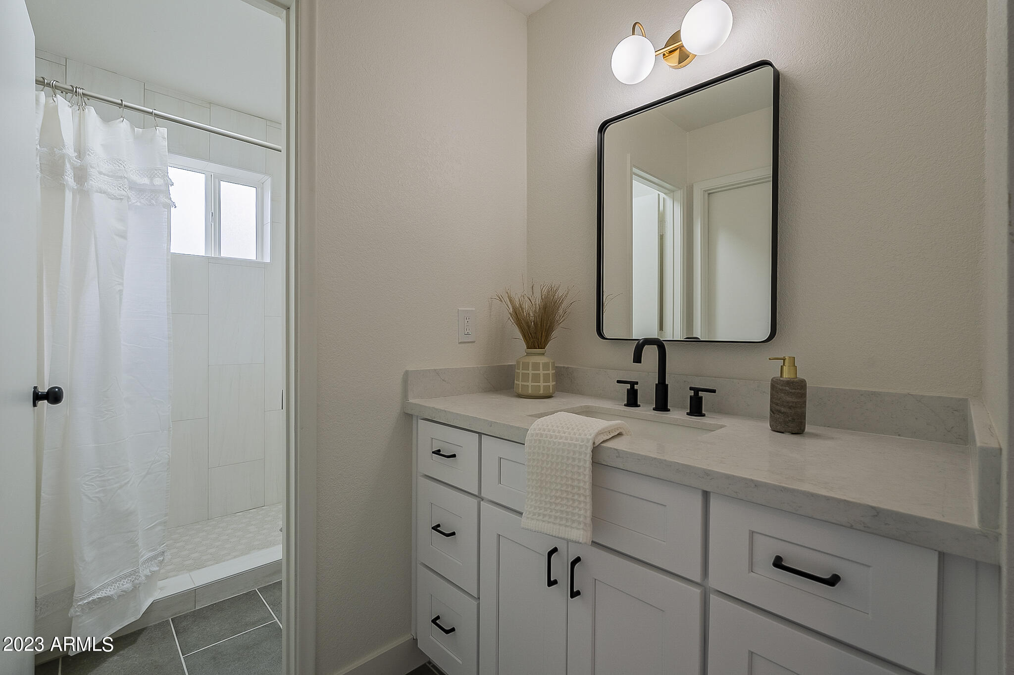 308 East Silver Creek Road Gilbert, AZ 85296 - Photo 29 of 46 Primary Ensuite