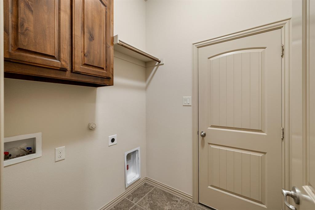 2234 Fallbrooke Drive Grand Prairie, TX 75050 - Photo 15 of 36