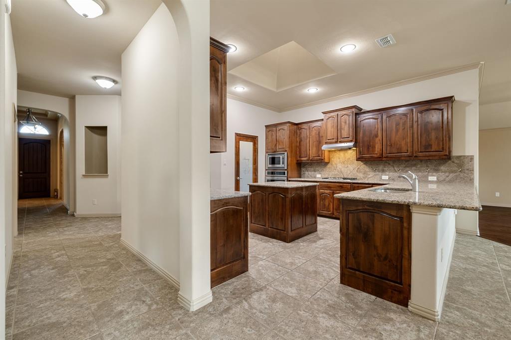 2234 Fallbrooke Drive Grand Prairie, TX 75050 - Photo 4 of 36