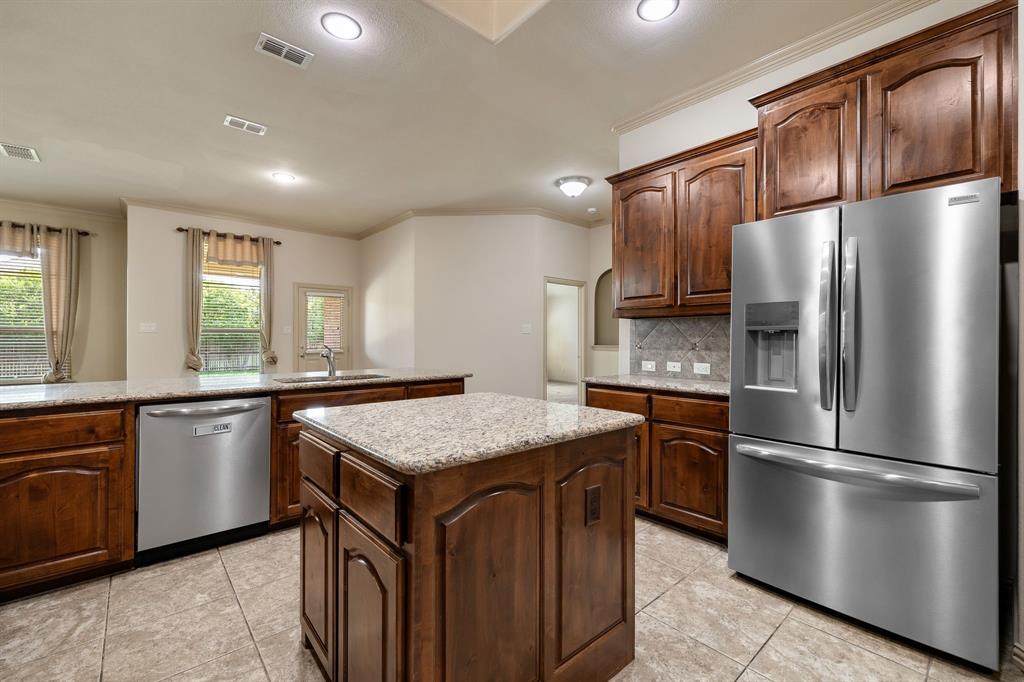 2234 Fallbrooke Drive Grand Prairie, TX 75050 - Photo 6 of 36