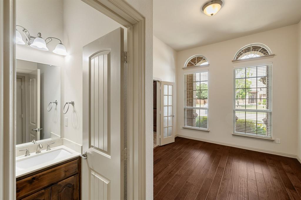 2234 Fallbrooke Drive Grand Prairie, TX 75050 - Photo 10 of 36