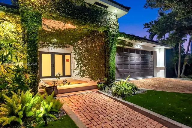 $4,800,000 | 2152 Prairie Avenue, Miami Beach, FL 33139
