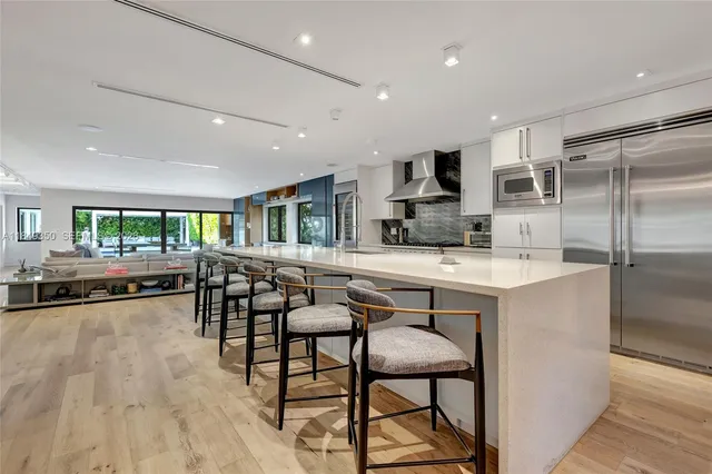 $4,800,000 | 2152 Prairie Avenue, Miami Beach, FL 33139