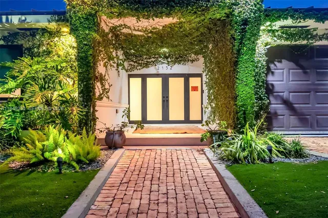 $4,800,000 | 2152 Prairie Avenue, Miami Beach, FL 33139