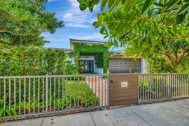 $4,999,000 | 2152 Prairie Avenue, Miami Beach, FL 33139