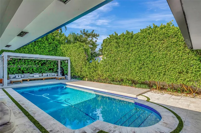 $4,800,000 | 2152 Prairie Avenue, Miami Beach, FL 33139