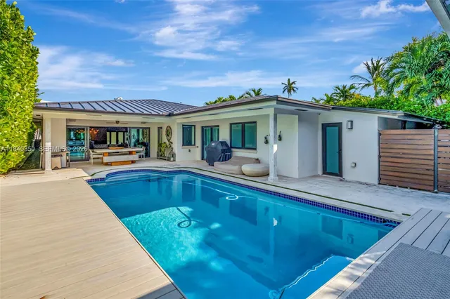 $4,800,000 | 2152 Prairie Avenue, Miami Beach, FL 33139