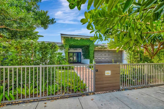 $4,800,000 | 2152 Prairie Avenue, Miami Beach, FL 33139