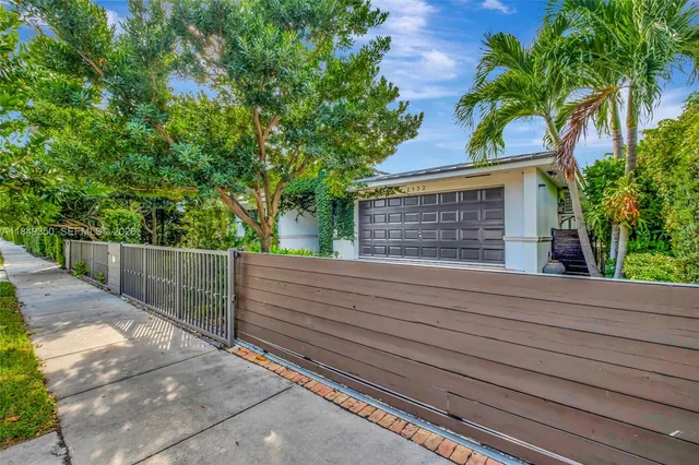 $4,800,000 | 2152 Prairie Avenue, Miami Beach, FL 33139