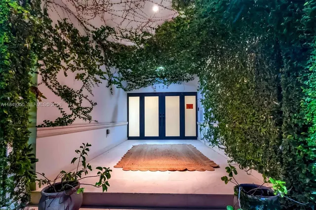 $4,800,000 | 2152 Prairie Avenue, Miami Beach, FL 33139