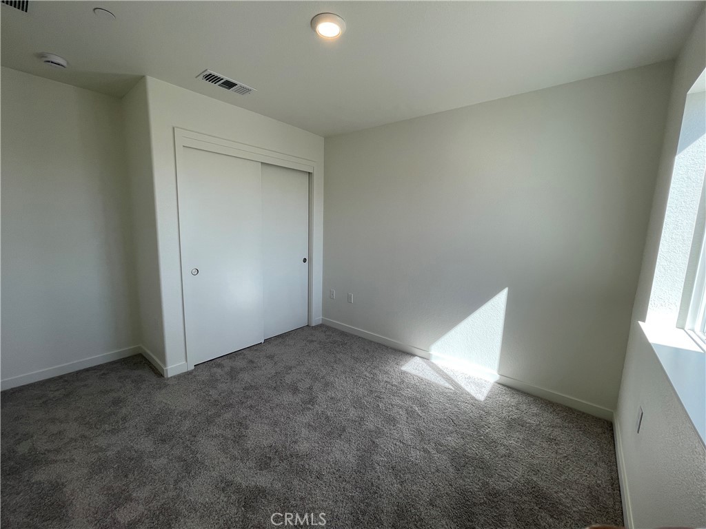 786 Stone Ridge Avenue Merced, CA 95341 - Photo 5 of 8 an empty room with windows