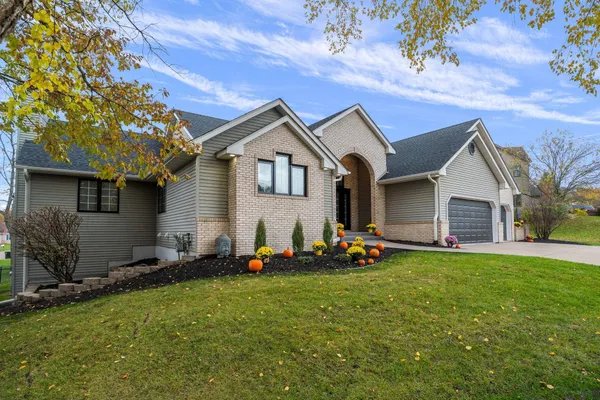 $999,900 | 1162 Lakewood Drive South, Maplewood, MN 55119