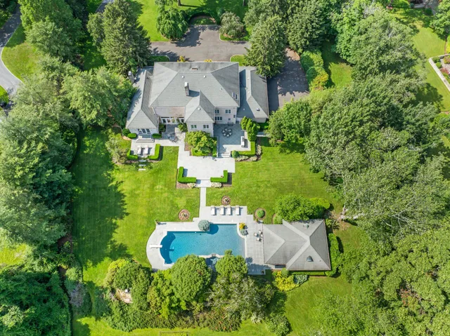 $4,295,000 | 8 High Meadow Court, Glen Head, NY 11545