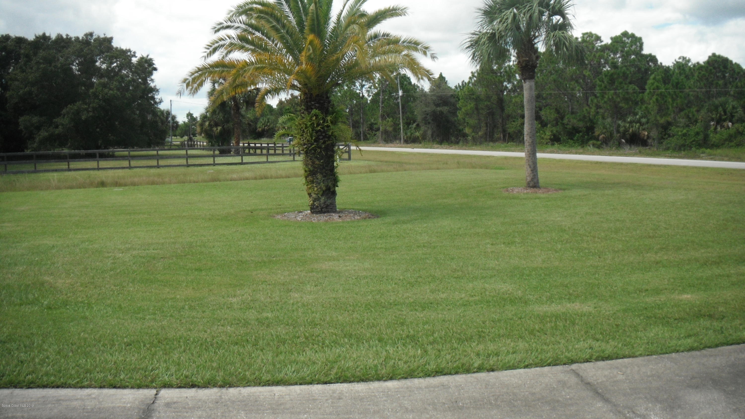 207 Deer Run Road Palm Bay, FL 32909 - Photo 5 of 36 Front Yard