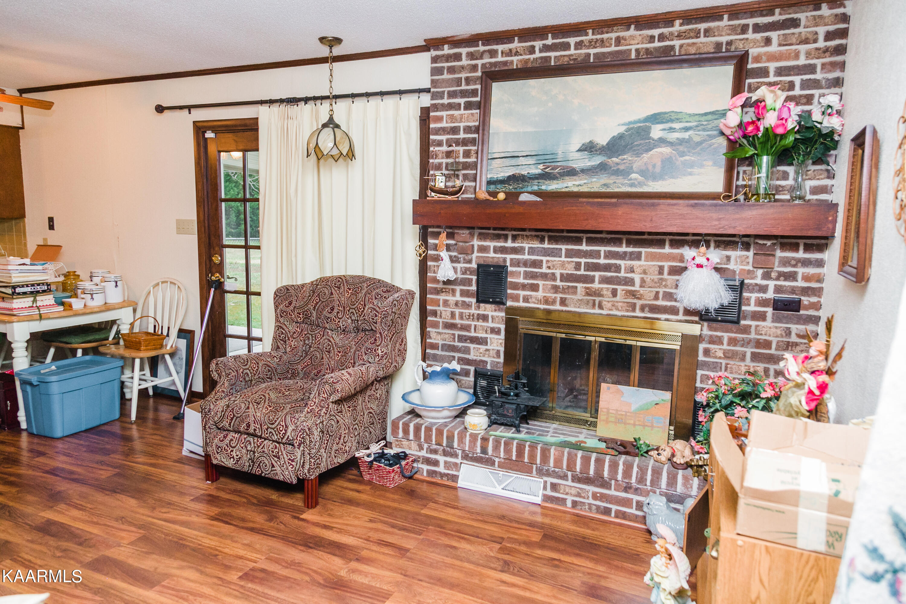 937 Radnor Road Maryville, TN 37804 - Photo 13 of 33 937Radnor-family room 3