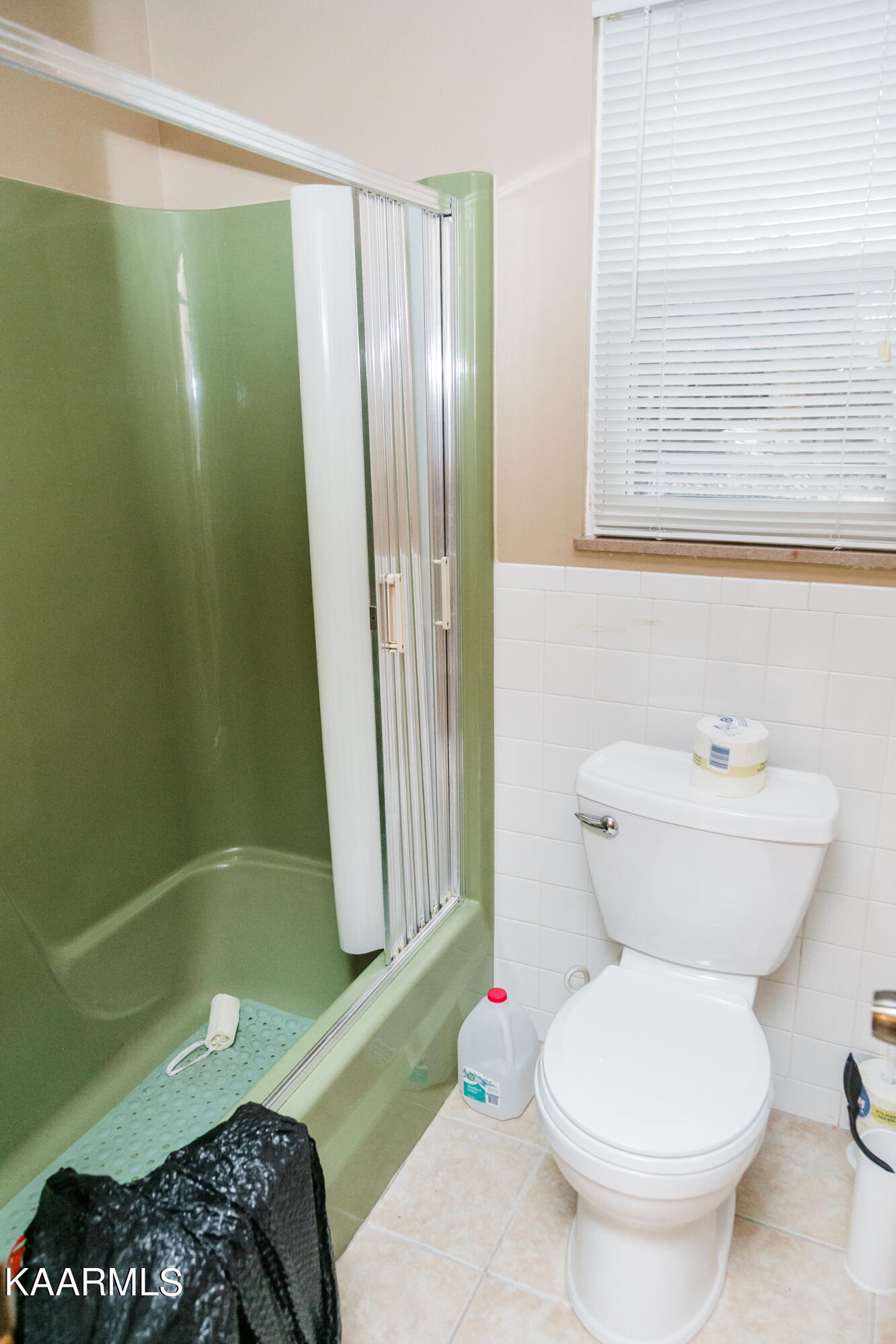 937 Radnor Road Maryville, TN 37804 - Photo 20 of 33 937Radnor-guest bath water closet