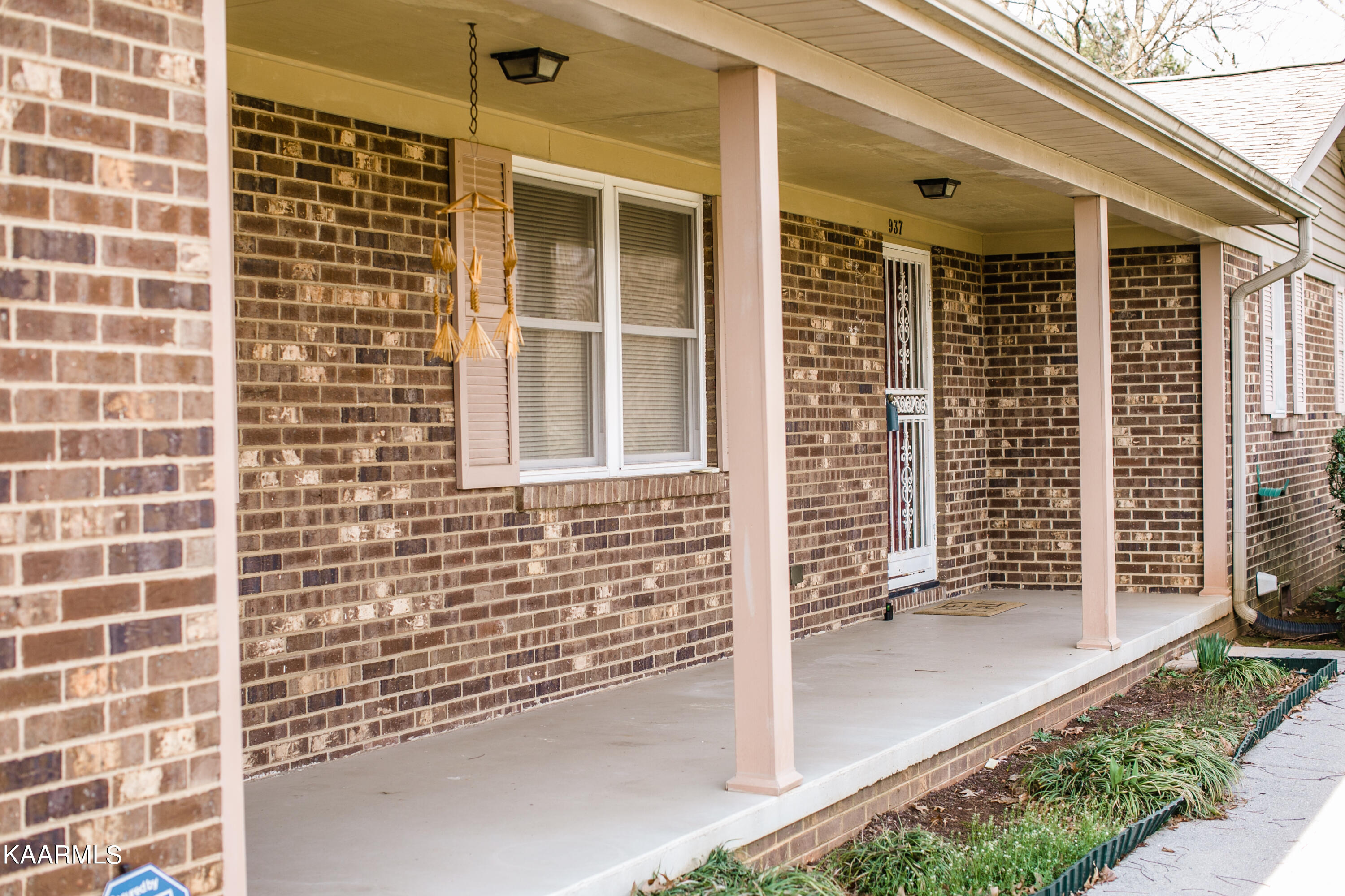 937 Radnor Road Maryville, TN 37804 - Photo 2 of 33 937Radnor-front porch