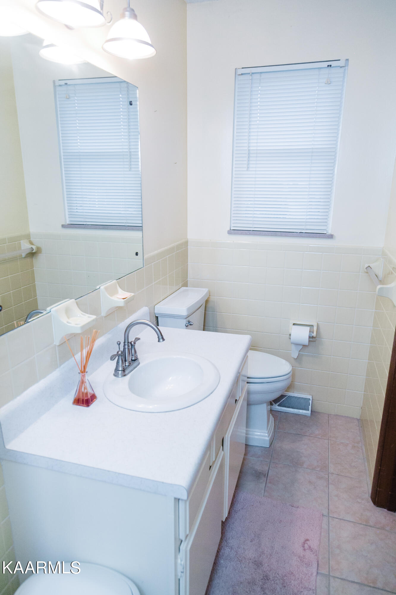 937 Radnor Road Maryville, TN 37804 - Photo 26 of 33 937Radnor-primary room bath b