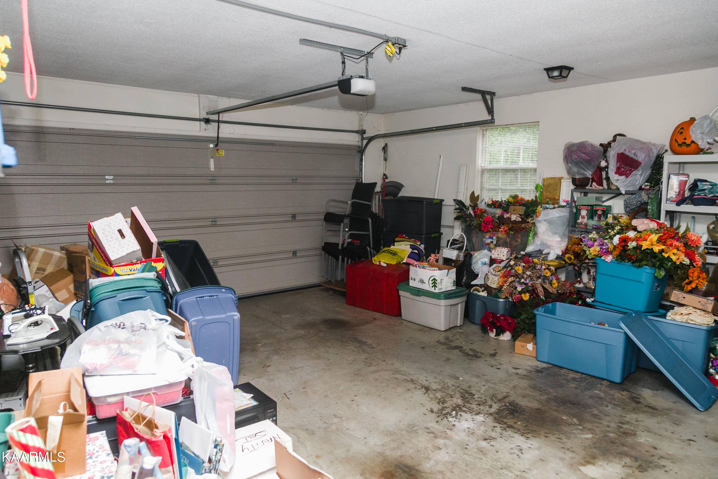 937 Radnor Road Maryville, TN 37804 - Photo 28 of 33 937Radnor-garage