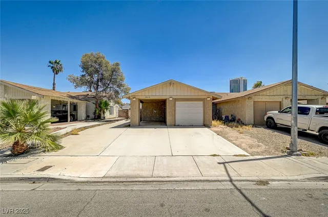 $1,600 | 4016 Calle Paula, Las Vegas, NV 89103