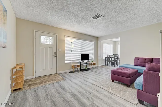 $1,600 | 4016 Calle Paula, Las Vegas, NV 89103