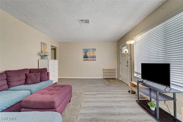 $1,600 | 4016 Calle Paula, Las Vegas, NV 89103