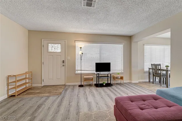 $1,600 | 4016 Calle Paula, Las Vegas, NV 89103